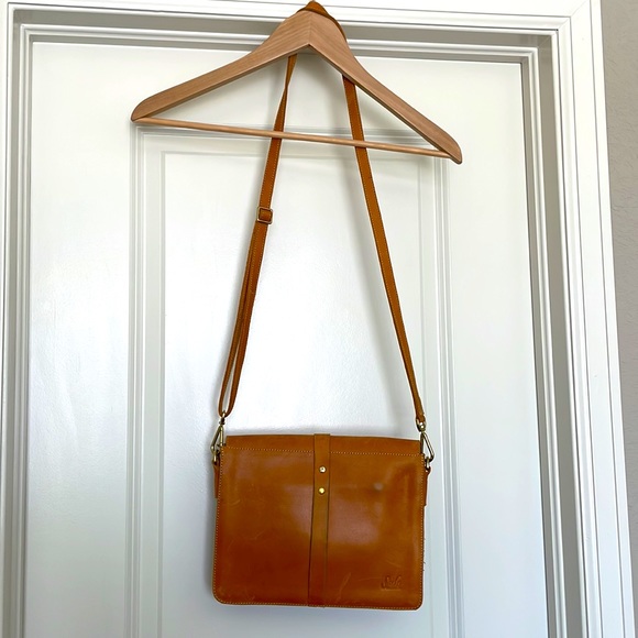 Genuine camel colored leather Sseko crossbody bag. - Picture 3 of 3